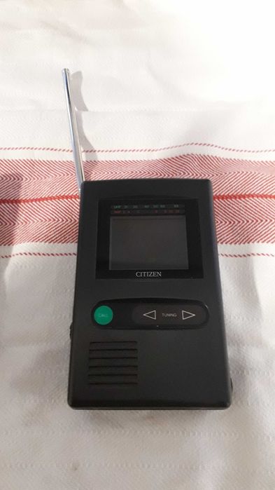 Televisão portátil miniatura antiga