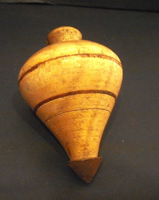 Pião antigo em madeira - brincado - anos 50/60