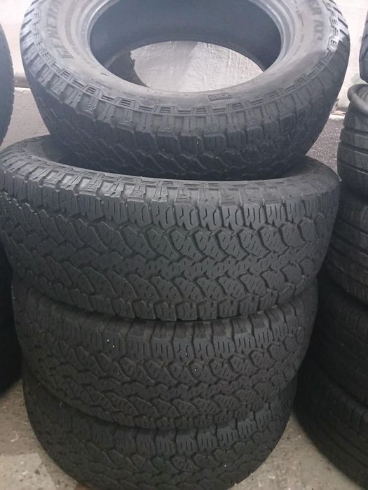 Шини 235/65R17 б/у