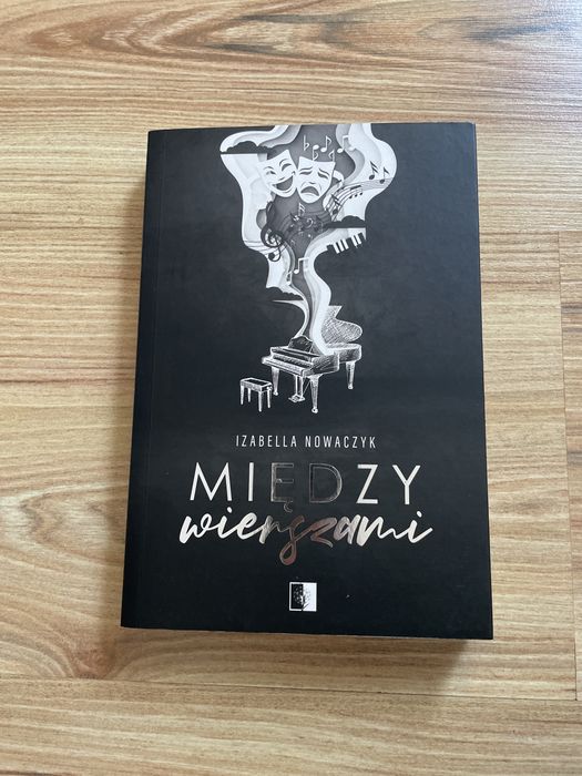 Książka „Między wierszami”