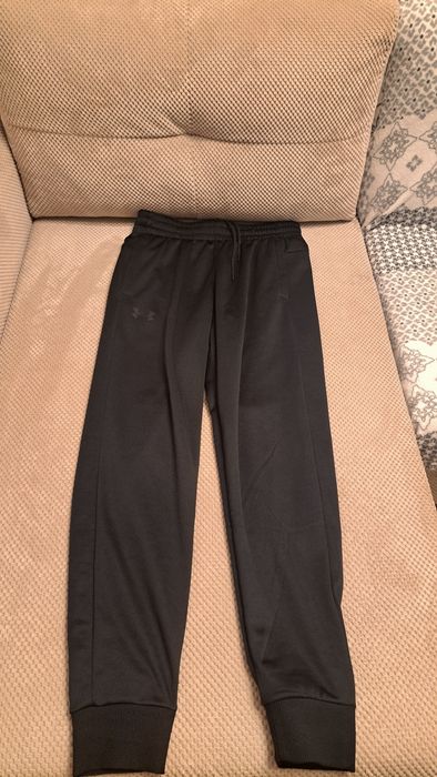 Nowe Spodnie Dresowe Sportowe Under Armour  w rozmiarze M