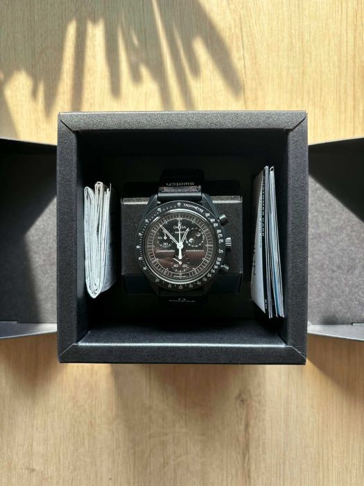 Omega x Swatch Moonswatch Mission to the Moonphase Snoopy New Moon