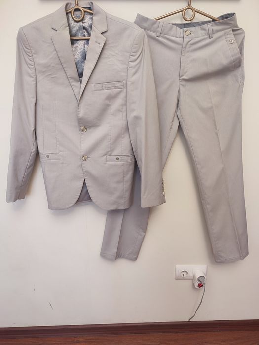 Костюм на хлопця S. Пиджак и брюки. Мужской костюм на выпускной