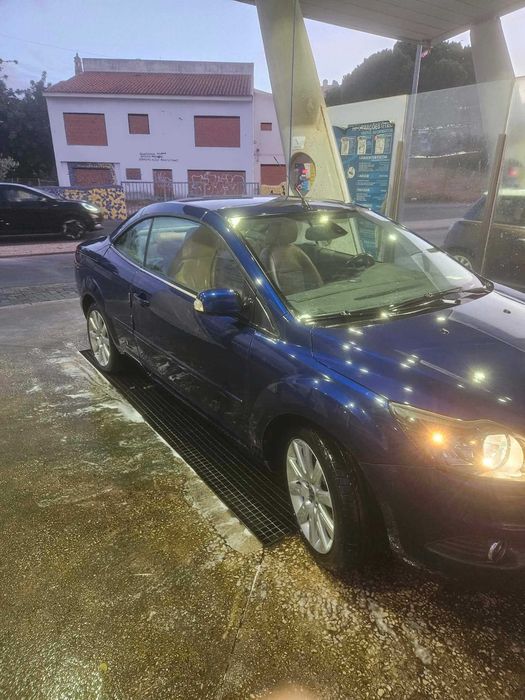 Drivable Ford Focus Cabriolet Repair object