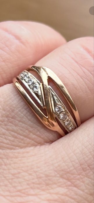 Золота каблучка з діамантами!