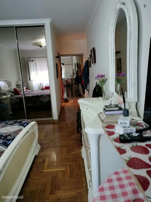 Quarto - localizado em Benfica Lisbon
