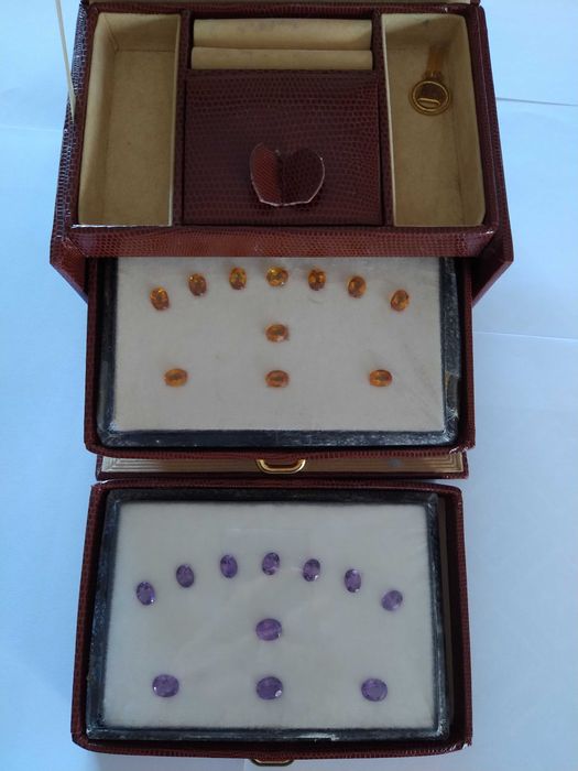 Cofre de jóias com 22 ametistas