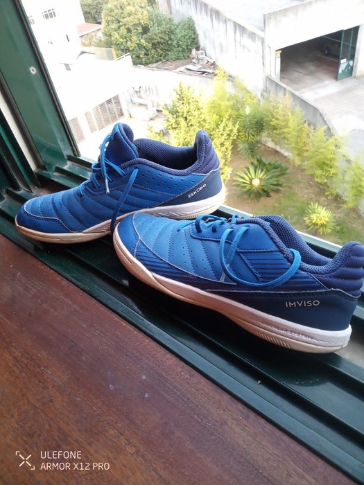 Chuteira futsal azul Tam 38 em ótimo estado de conservação