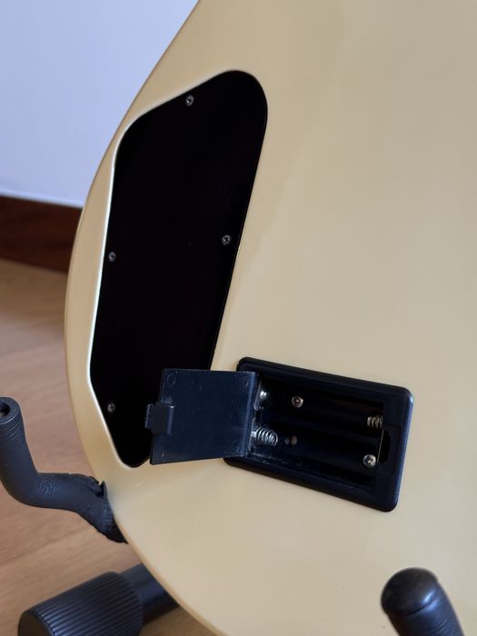 Guitarra Elétrica Ibanez ART100