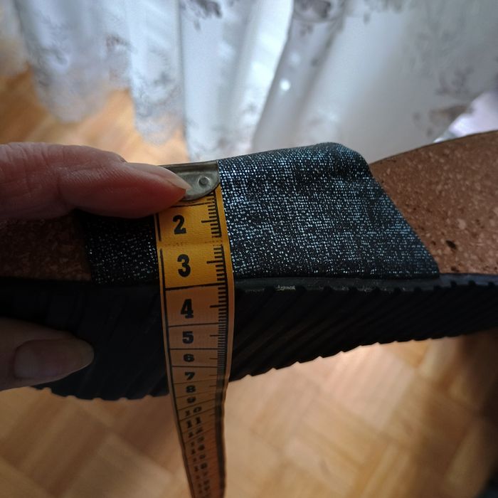 Klapki ze skóry naturalnej i korka, rozmiar 39.