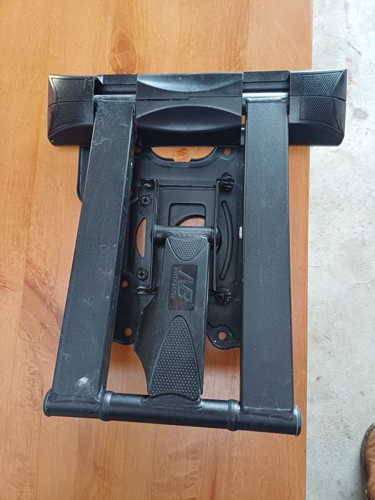 Telewizor Grundig 32" + hak na ścianę. POLECAM