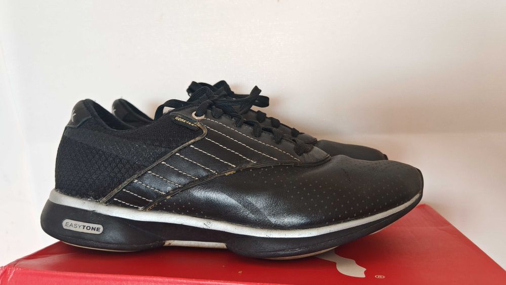 Чорні шкіряні кросівки Reebok EasyTone з системою Gore-Tex