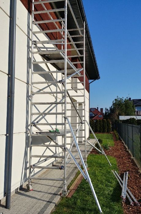 Rusztowania aluminiowe przejezdne jezdne wynajem od 7 zł za metr.