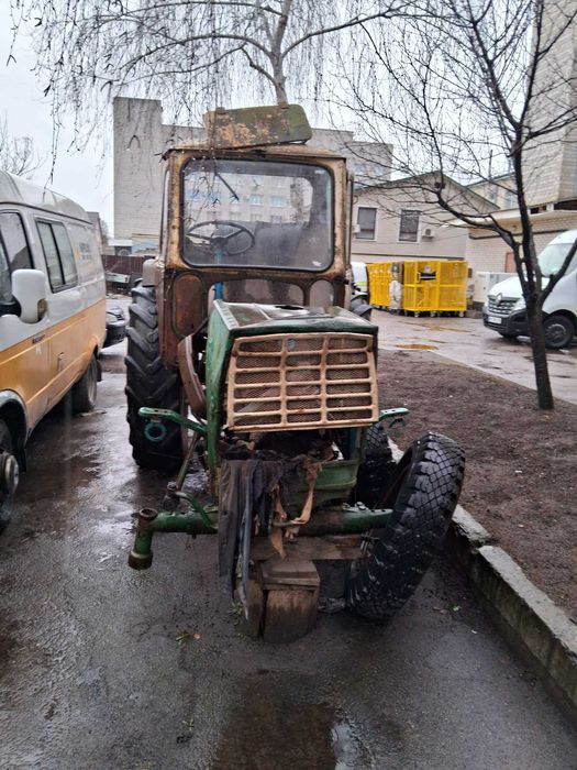 Трактор ЮМЗ-6АКЛ два трактори .