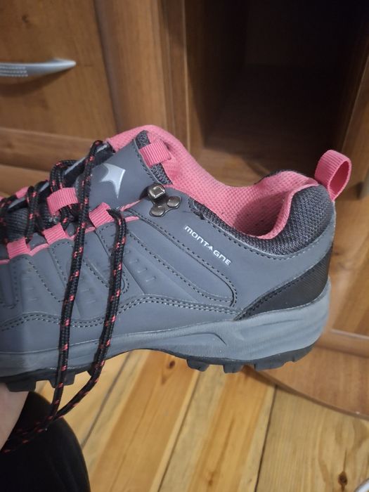 Жіночі трекінгові кросівки Montagne