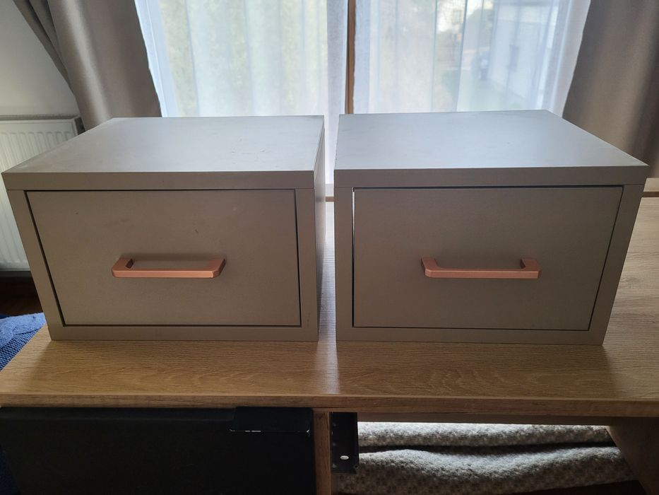 2 szafeczki wiszace