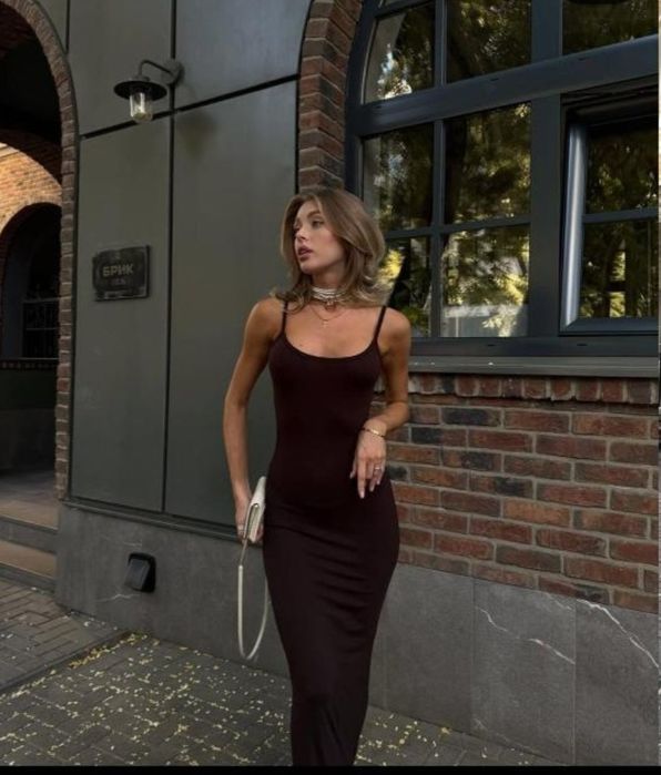 Сукня подовжена.