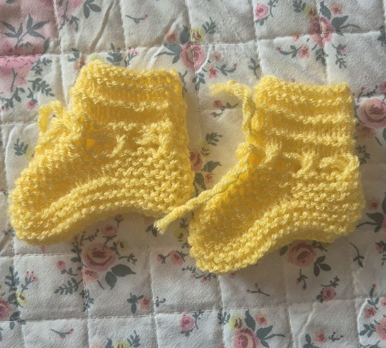 Casaco de malha feito a mão com carapins