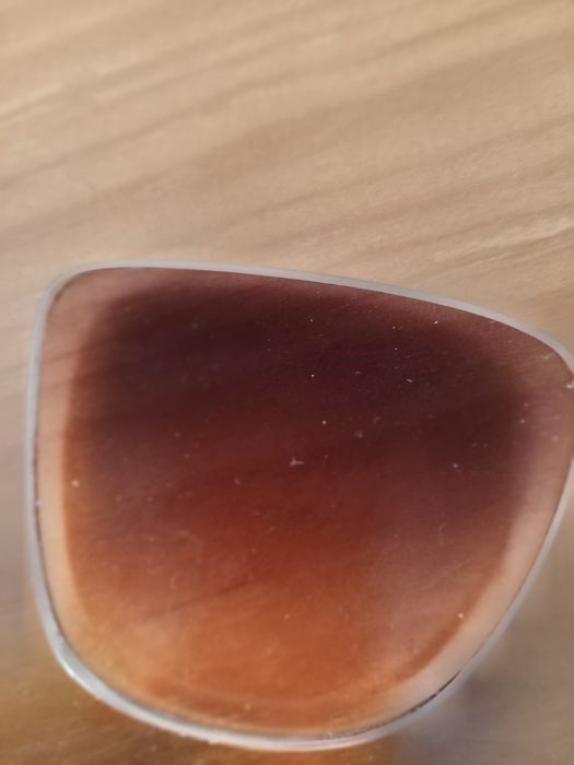 Lentes escuras e lentes brancas