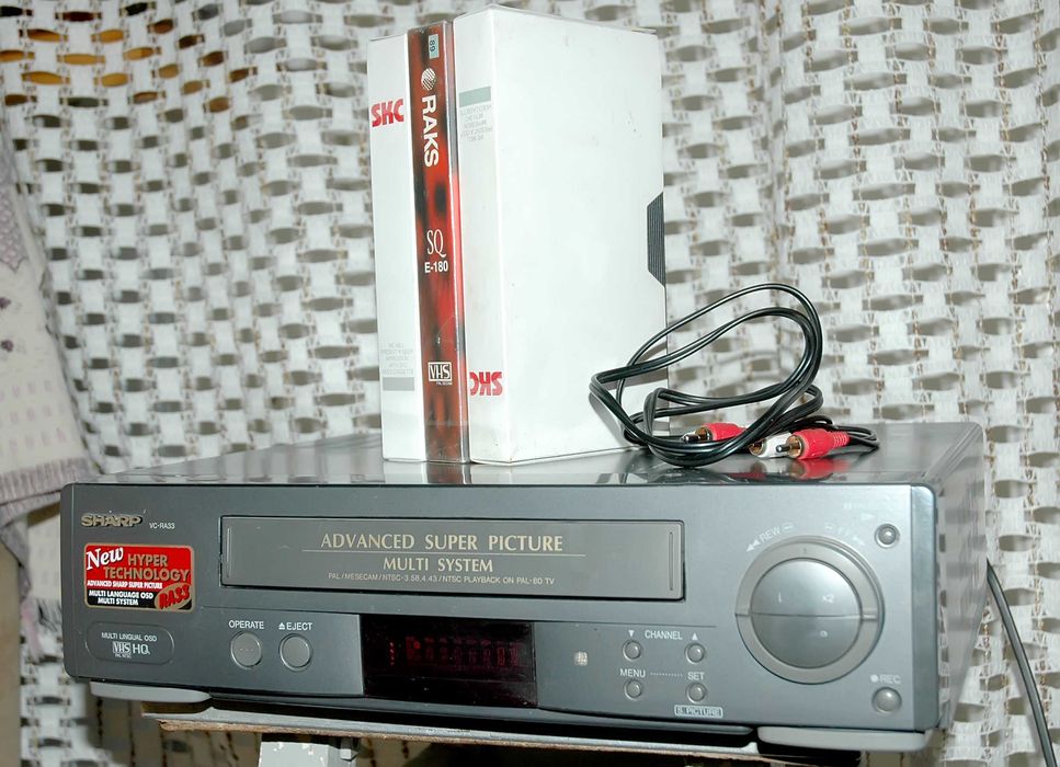 Продам видеомагнитофон SHARP и 140 штук кассет с фильмами