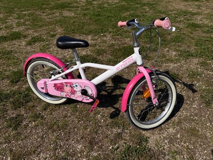 Bicicleta Criança 4,5-6 anos Decathlon 500 Doctor Girl B'TWIN roda 16"