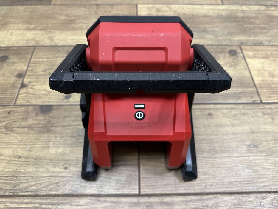 Lampa LED akumulatorowa Milwaukee M18 HOAL - 2022r.