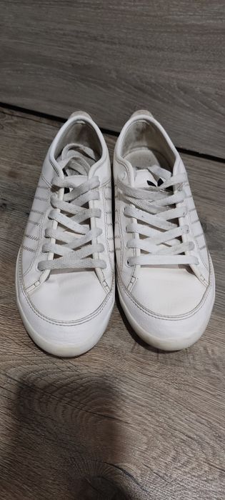 Кросівки adidas в гарному стані