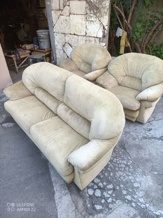 Набір диван і два крісла