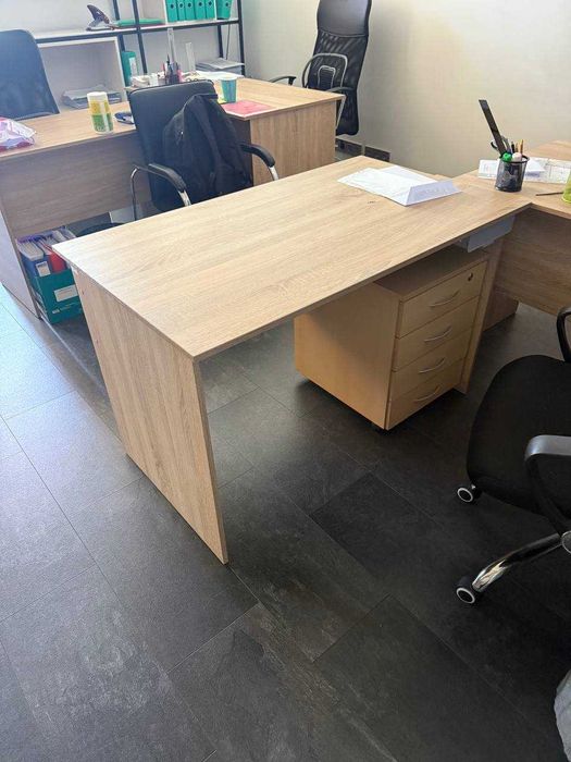 розпродаємо, столи,стелажі,крісла,тумби,шафи,стільці комоди полиці