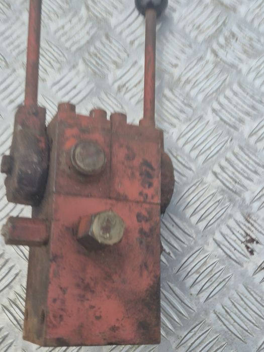 Rozdzielacz hydrauliczny dwusekcyjny