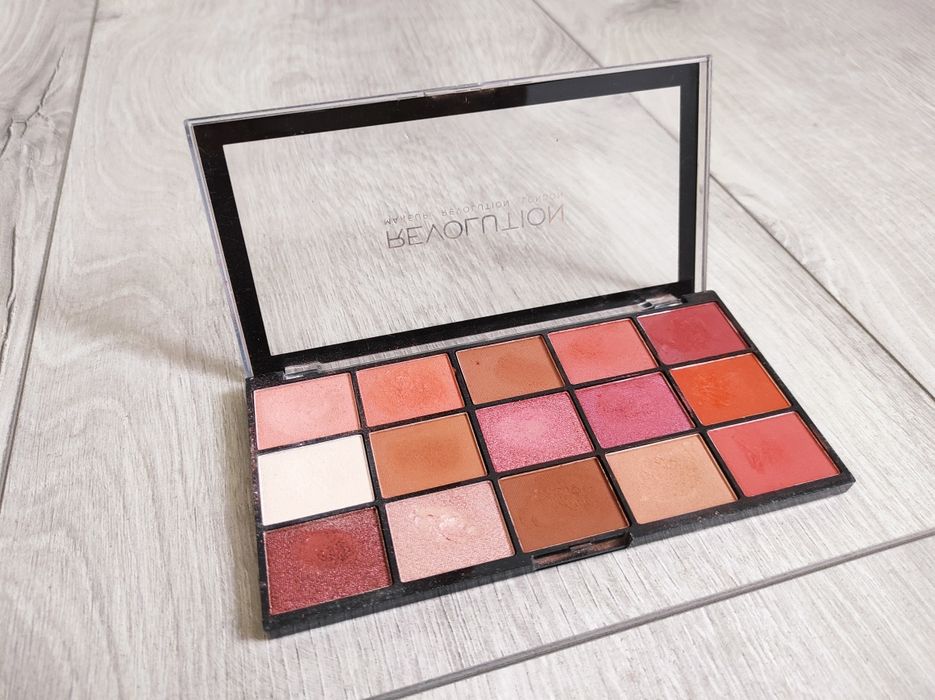 Paleta  15 cieni do powiek Makeup Revolution Re-loaded Newtrals 2