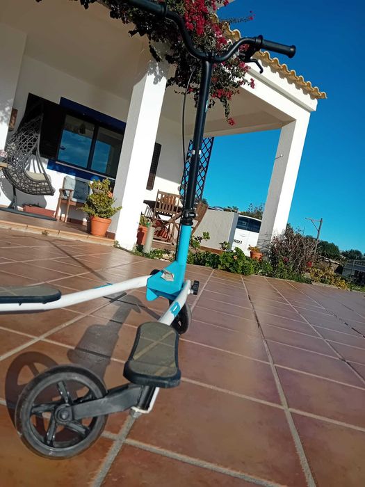 Trotinete 3 rodas c/travão pouco uso