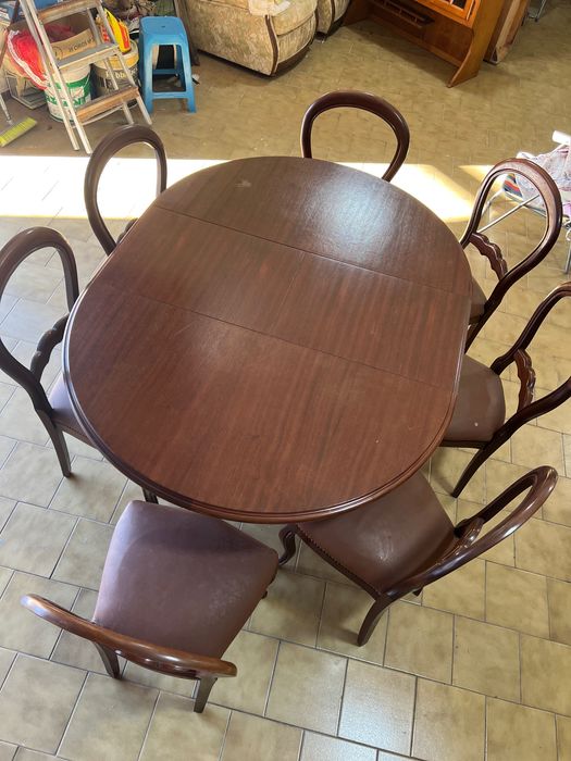 Mesa e Cadeiras de Madeira