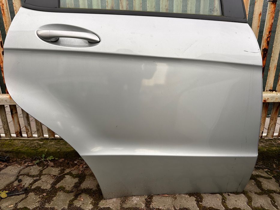Mercedes A klasa w169 DRZWI prawa strona tył srebrne laki 761 bez rdzy