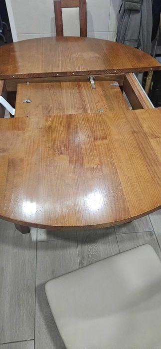 Mesa extensível  em Cerejeira com 5 cadeiras