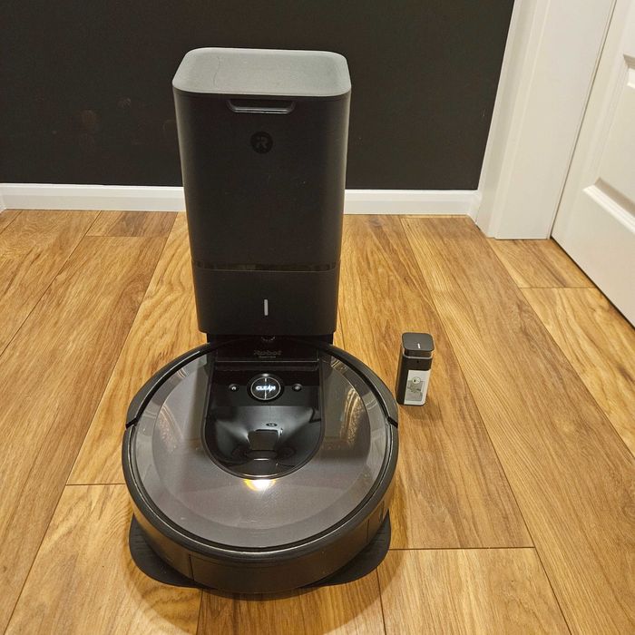 Odkurzacz iRobot Roomba I7 ze stacją dokującą i czujnikiem na schody