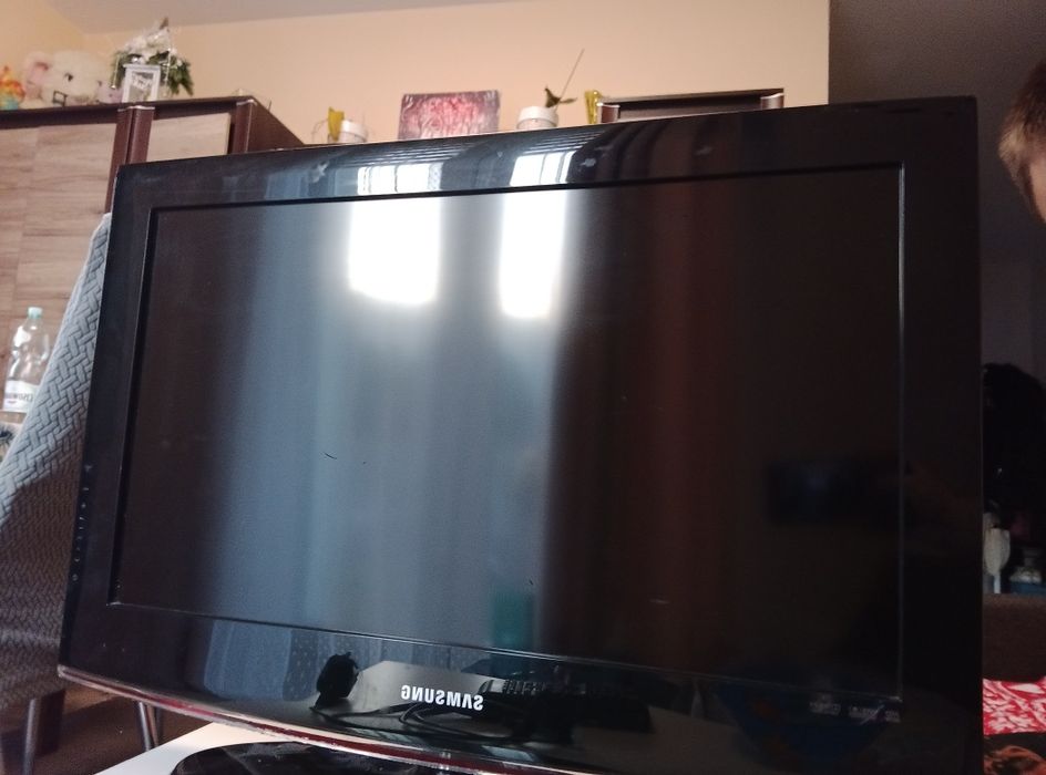 Telewizor Samsung model l e 28B 45 0 C4 w
