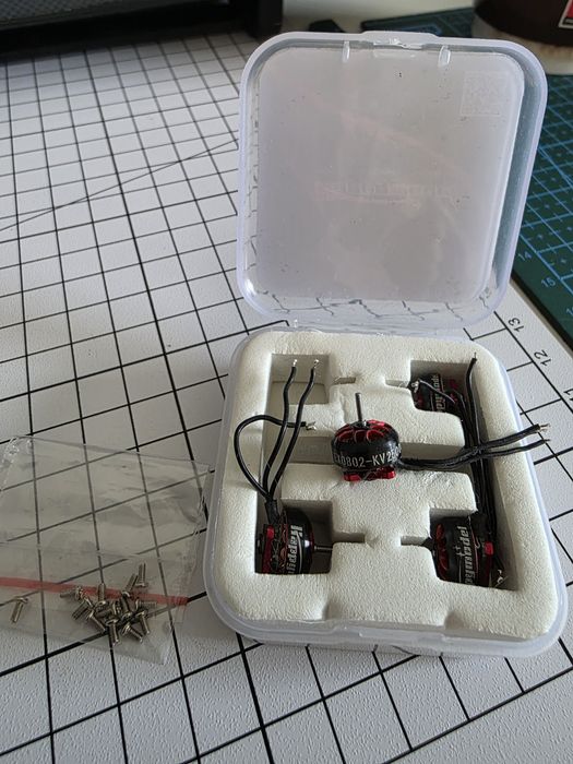 4 silniki happymodel ex0802 25tys kV