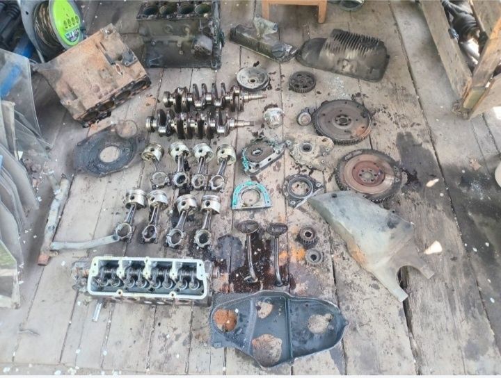 Двигатель в разборе