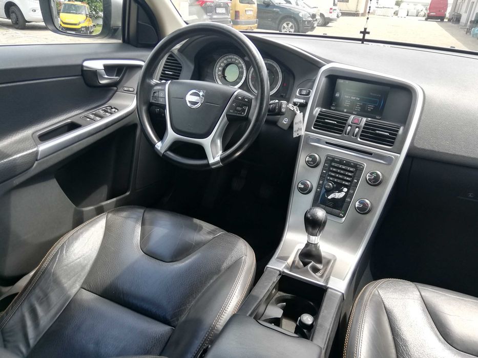 Volvo Xc 60 I 2.0 D3 DRIVe Momentum skóra navi xenon serwisowany
