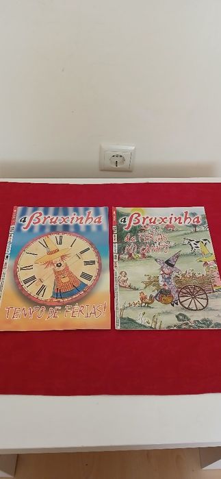 Duas revistas A Bruxinha de 2005