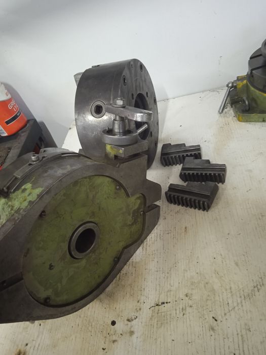 Magnetyczny stół obrotowy