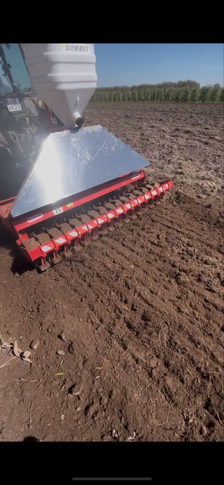 Uprawa broną aktywną przed sadzeniem w sadzie maschio równanie sadu