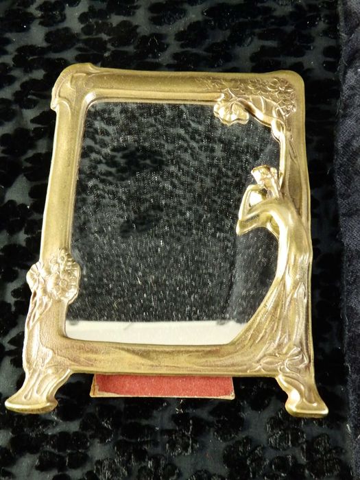 бронзовая рамка  .