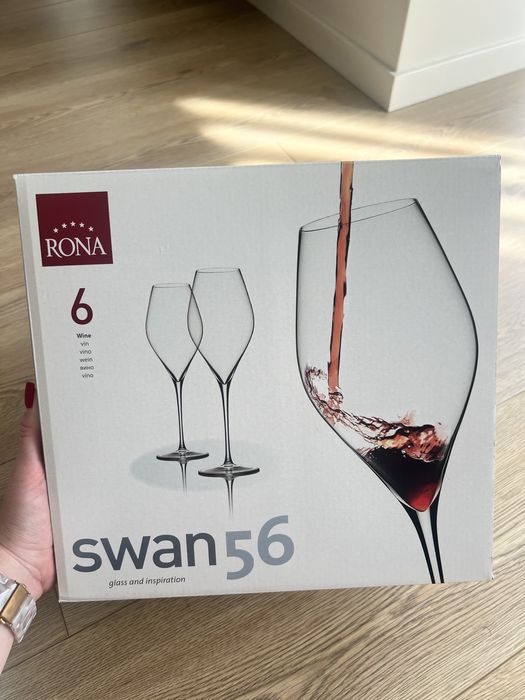 Келихи для вина.