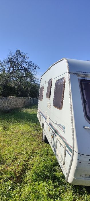 Caravana com 2 camas de casal Charisma Swift