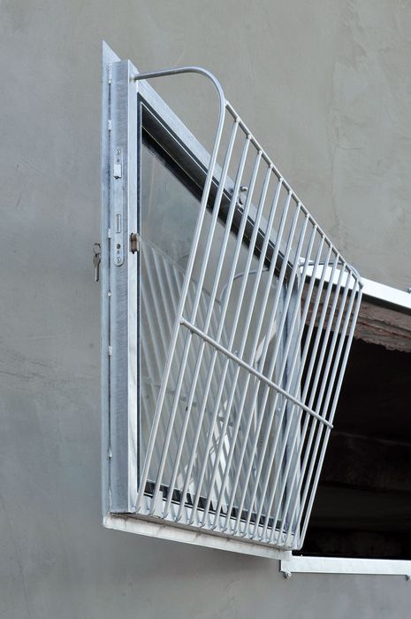 Okno stajenne stalowe do stajni garażu okno stalowe okno gospodarskie