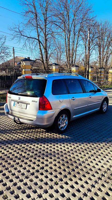 Автомобіль Peugeot