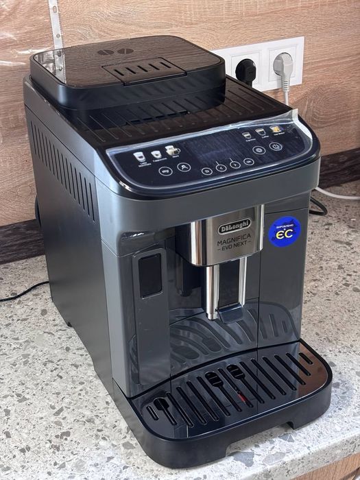 Продам новую кофемашину Delonghi  ECAM 310.60.GB