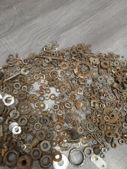 Інструменти ,болти шурупи